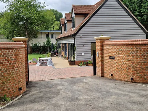 large grey side with curved walls